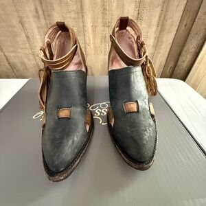 Unique Black and Tan Cutout Shoes